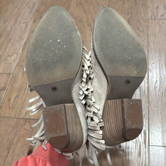 Coconuts by Matisse distressed fringe Booties - Picture 9 of 9
